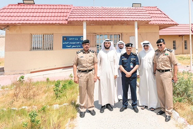 اللجنة في زيارة السجن المركزي﻿