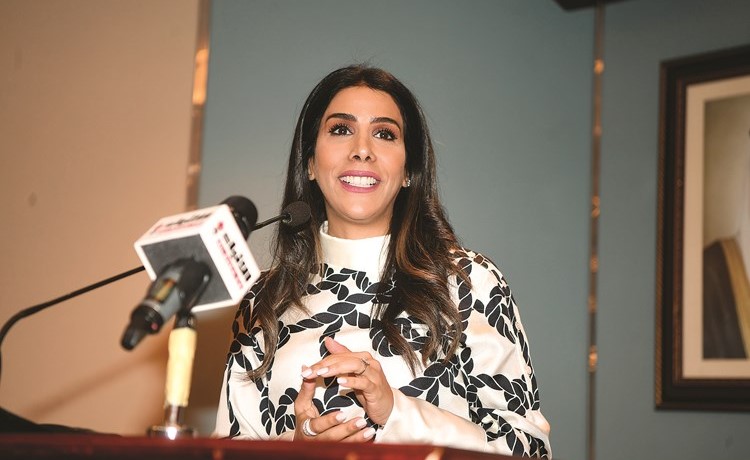 د. نورة المشعان متحدثة خلال المحاضرة﻿