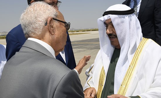 سمو الشيخ ناصر المحمد لدى وصوله إلى تونس 