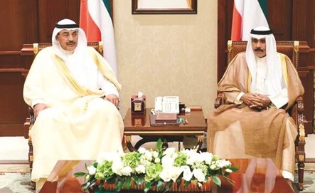 سمو ولي العهد الشيخ نواف الأحمد مستقبلا الشيخ صباح الخالد﻿
