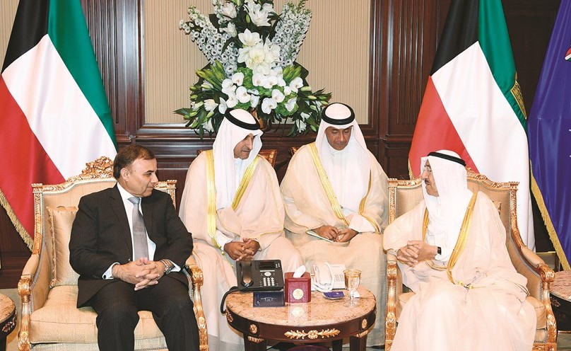 صاحب السمو الأمير الشيخ صباح الأحمد مستقبلا سفير باكستان غلام دستجير ﻿
