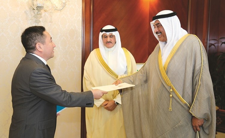 الشيخ صباح الخالد يتسلم أوراق اعتماد سفير كازاخستان داولت تازابيك أولي يمبيردييف ﻿