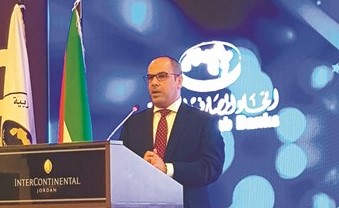 خالد عمران متحدثا في المنتدى﻿