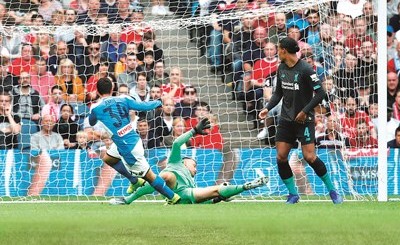 نابولي يقسو على ليفربول ودياً
