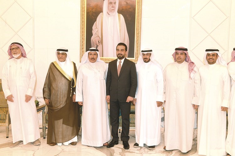 محمد الحلبوسي متوسطا النائب مبارك الحجرف وناصر الحجرف وهيف الحجرف والحضور -﻿