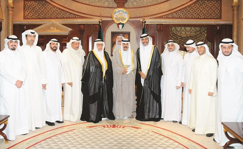 سمو ولي العهد الشيخ نواف الأحمد مستقبلا وفد جمية المحاسبين﻿