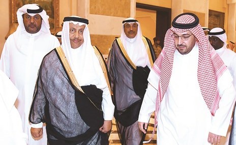 ممثل صاحب السمو سمو الشيخ جابر المبارك مقدما واجب العزاء بوفاة الأمير بندر بن عبدالعزيز﻿