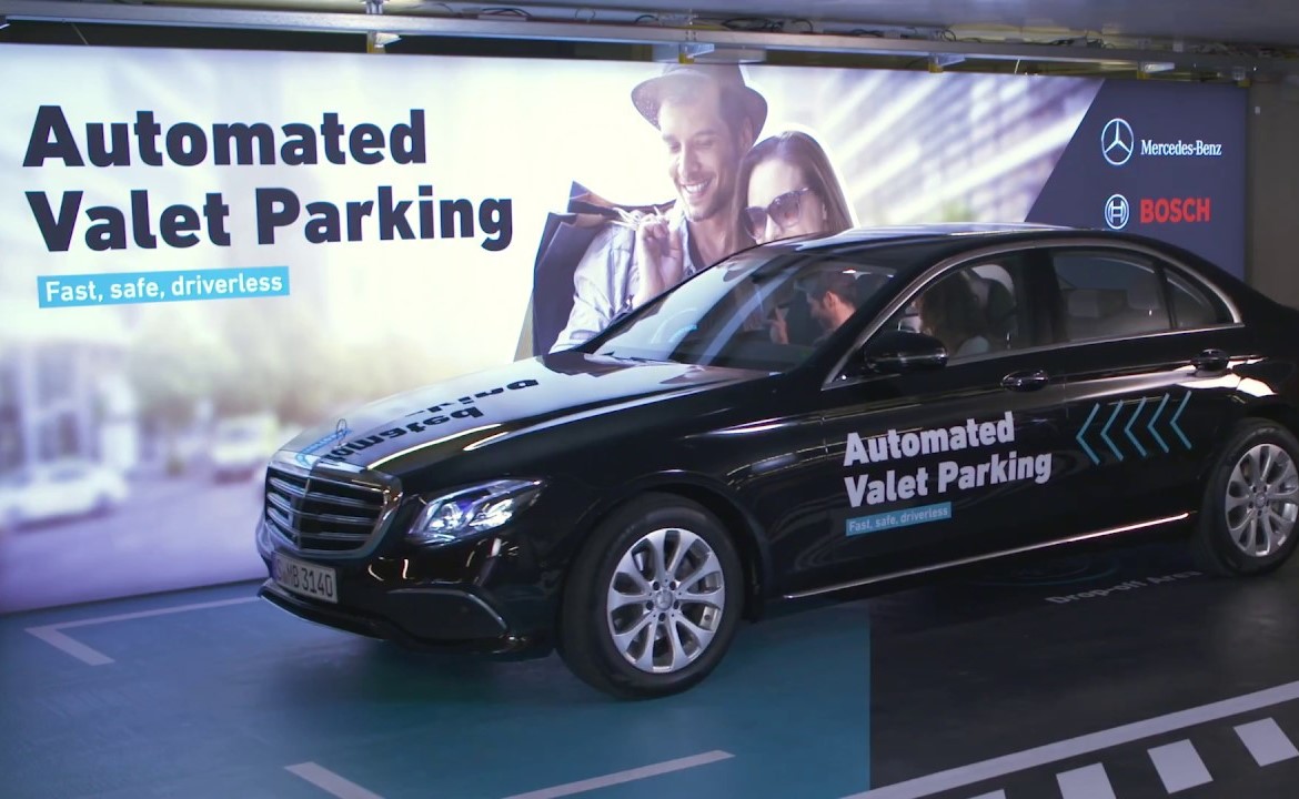 بالفيديو.. خذ هاتفك ودع سيارتك تركن نفسها