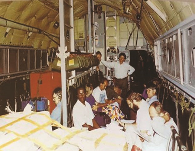 مجموعة الصباح في طريق عودتها إلى الكويت باكتوبر 1991﻿