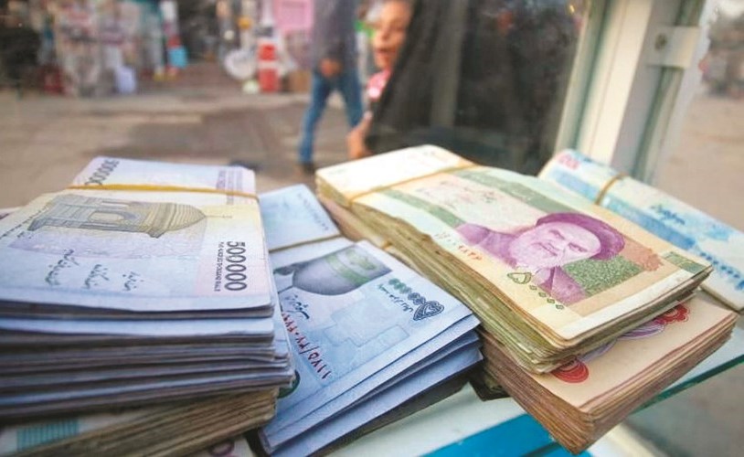 إيران تحذف 4 أصفار من عملتها لتخفيف التضخم