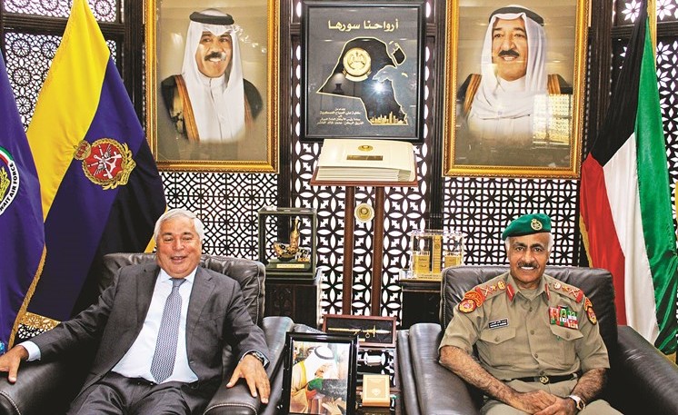 الفريق الركن محمد الخضر مستقبلا سفير طاجيكستان﻿