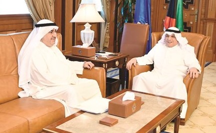 الشيخ خالد الجراح خلال استقباله أحمد بهبهاني﻿