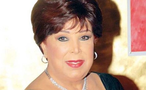 شاهد.. رجاء الجداوي مع حفيدتها على البحر