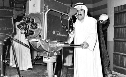 خليل عباس أثناء عمله في انطلاق تلفزيون الكويت﻿