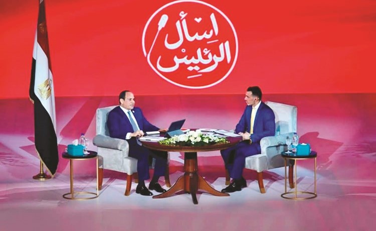 الرئيس عبدالفتاح السيسي مجيبا عن تساؤلات المواطنين خلال جلسة اسأل الرئيس في ختام فعاليات المؤتمر السابع للشباب مساء أمس الأول﻿