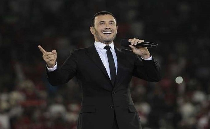 بالفيديو.. فتاة تصدم كاظم الساهر بحفلة في لبنان