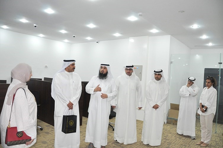جانب من جولة الشعلاني والعصيمي في مركز اعتماد المهندسين غير الكويتيين﻿