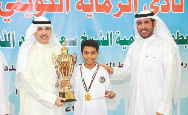 عبيد العصيمي مكرما أحد الفائزين﻿
