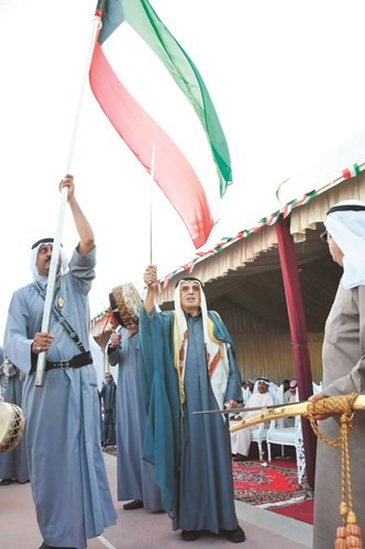 محمد طاهر البغلي يؤدي العرضة في احدى المناسبات الوطنية﻿