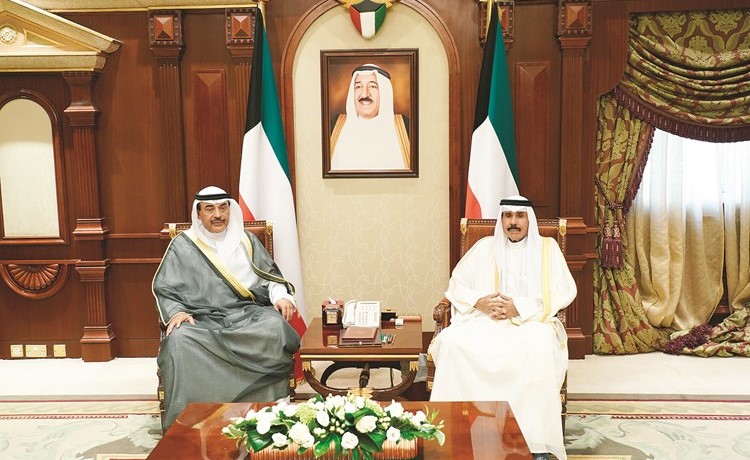 سمو ولي العهد الشيخ نواف الاحمد مستقبلا الشيخ صباح الخالد ﻿