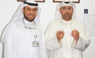 خلال إجراء السحب من قبل ممثل وزارة التجارة والصناعة﻿