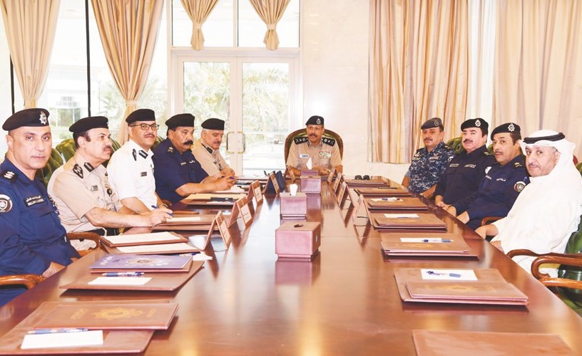الفريق الشيخ فيصل النواف مترئسا الاجتماع مع القيادات الأمنية الميدانية﻿