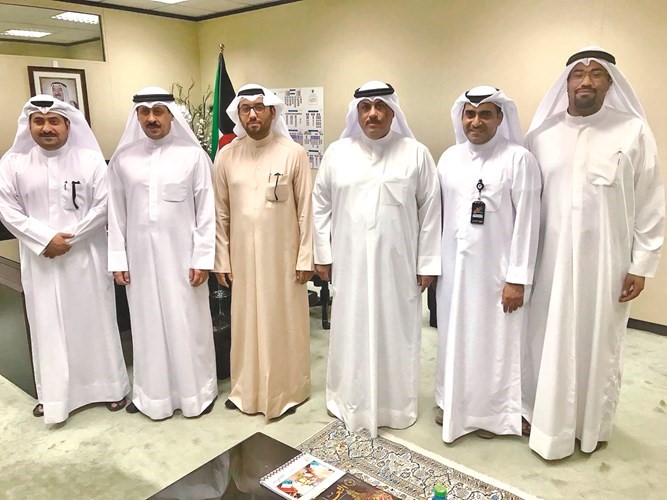 عبدالله العفاسي وعيد الرشيدي وفيصل الانصاري وظاهر الصويان وطارق بجران ويوسف الصيرفي خلال الاجتماع﻿