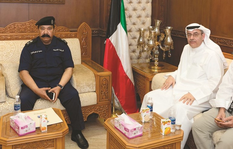رئيس وفد الكويت في اللجنة الثلاثية ربيع العدساني مع اللواء محمود الطباخ ﻿