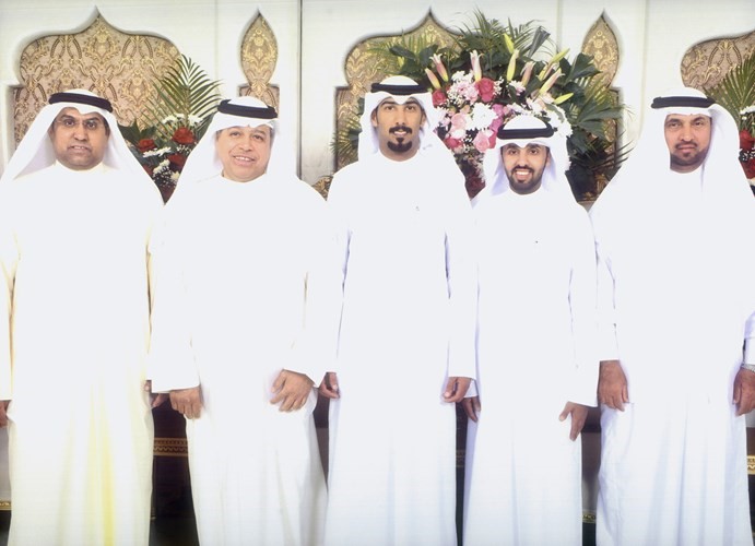 السفير عدنان الخضير مهنئا بداح الهاجري ود.محمد الهاجري﻿