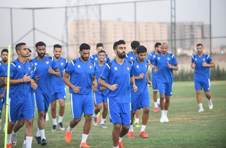 "الازرق"  يجري مرانه الاخير قبل مواجهة البحرين الحاسمة