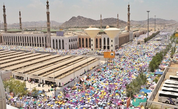 بالفيديو.. ضيوف الرحمن يؤدون ركن الحج الأعظم وينفرون إلى مزدلفة