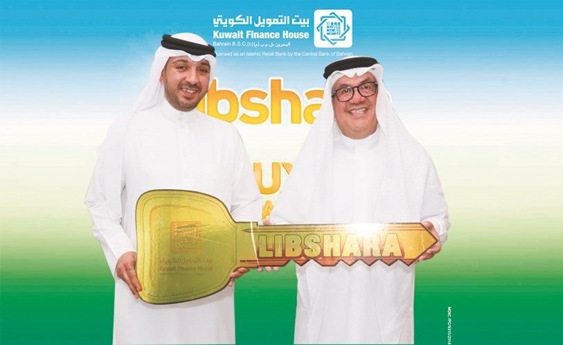خالد المعرفي مع محمد الشيخ الفائز بالجائزة الكبرى ﻿