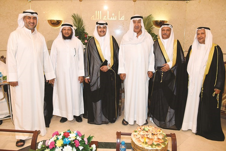فيصل الوهيب ونادر الوهيب يهنئان المعرس ووالده وعميه د.عبدالرحمن بوبشيت وبسام بوبشيت﻿
