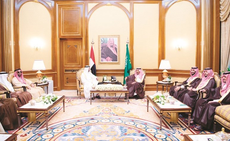 خادم الحرمين الشريفين الملك سلمان بن عبدالعزيز مستقبلا ولي عهد أبوظبي نائب القائد الأعلى للقوات المسلحة بدولة الإمارات صاحب السمو الشيخ محمد بن زايد(واس)﻿