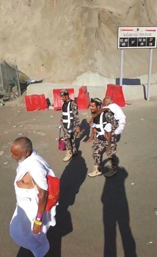 عندما يتسامى البشر في أقدس بقاع الأرض