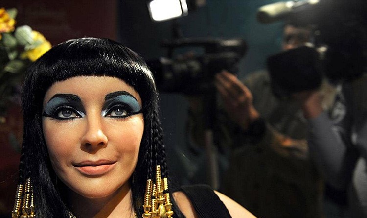 سحر كليوباترا.. علماء يعيدون تركيب "عطر" ملكة مصر