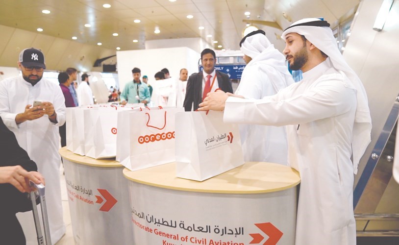 فريق عمل Ooredoo يهدي الحجاج شرائح وباقات تجوال﻿