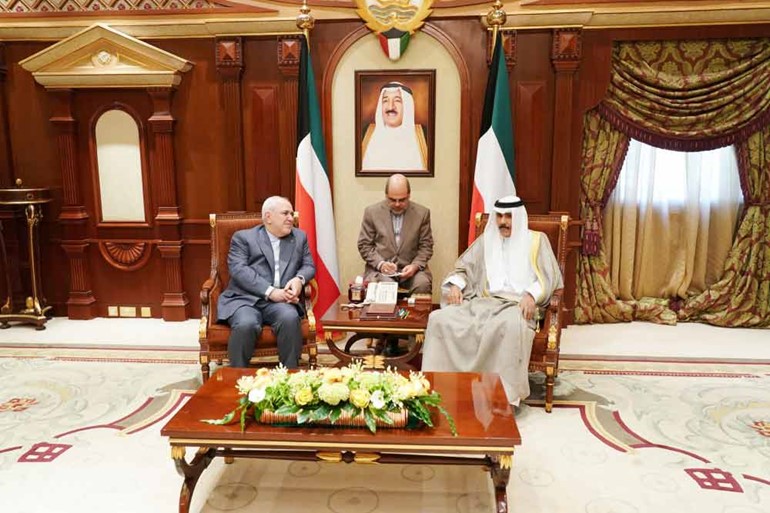 سمو ولي العهد يستقبل وزير الخارجية الإيراني