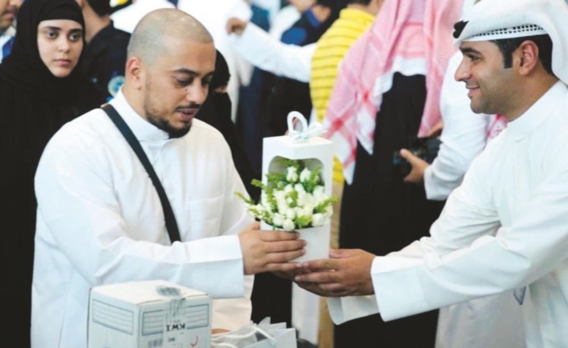 استقبال الحجاج بالورود ﻿