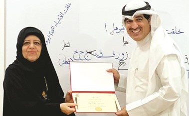 تسليم شهادة دورة الخط العربي﻿