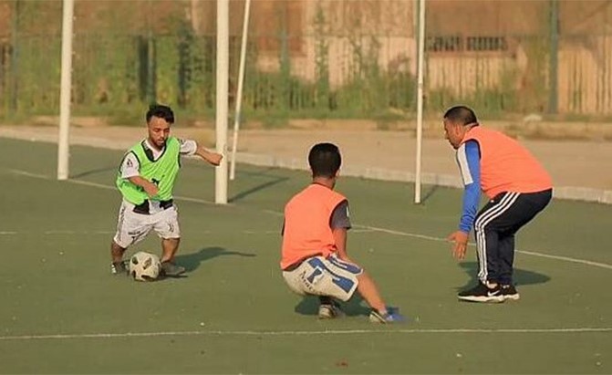 بالفيديو.. أول فريق كروي للأقزام في مصر