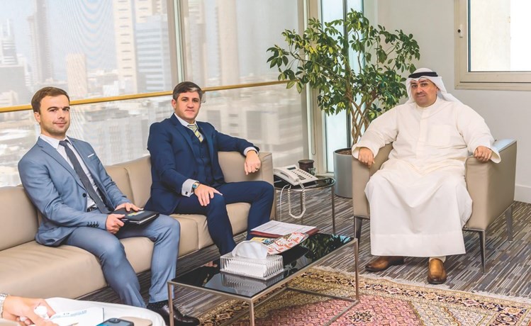 عماد الزيد مستقبلا سفير أوكرانيا لدى الكويت﻿