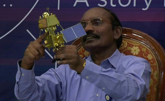 المسبار الهندي يدخل مدار القمر