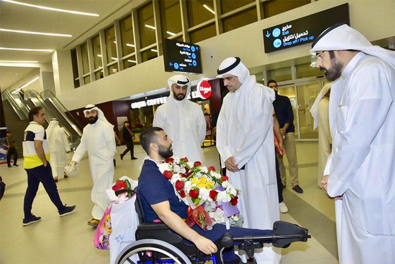 اللواء خالد عبدالله فهد يستقبل الرقيب أول مهدي شاه بعد رحلة علاج تكللت بالنجاح