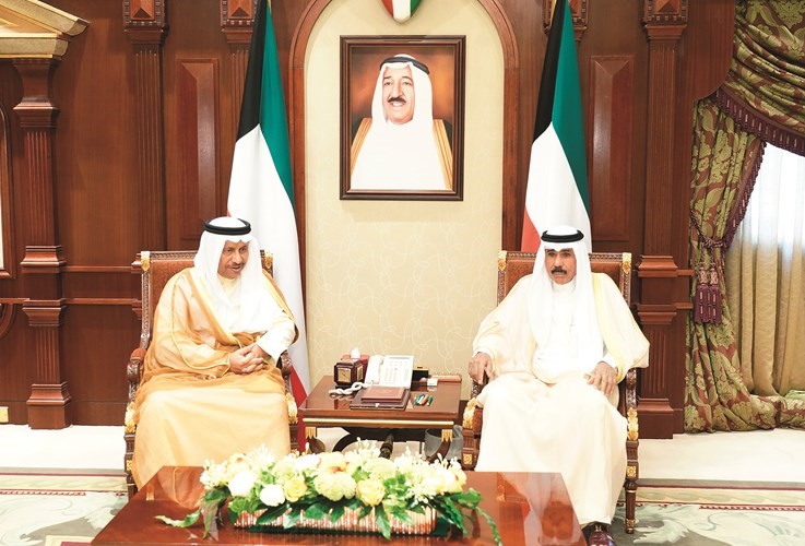 سمو ولي العهد خلال استقباله سمو الشيخ جابر المبارك﻿