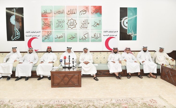 د.أنور حياتي ود.غانم الحجيلان ود.ماجد سالم وعدد من الأطباء خلال الندوة			(متين غوزال)﻿