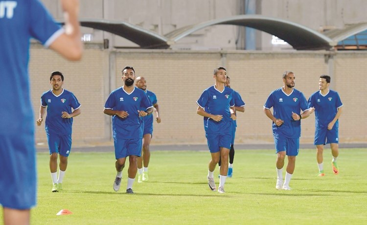 الأزرق تدرب بلاعبي القادسية فقط وغياب يوزاك