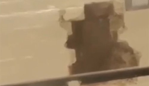 بالفيديو.. سجناء يفرون من سجن بريطاني عبر "ثقب الحائط"