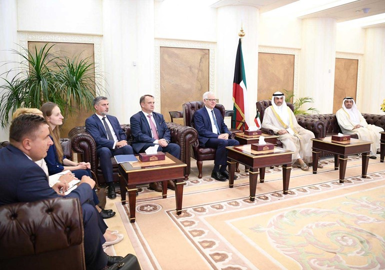 الغانم بحث مع وزير خارجية بولندا سبل تعزيز العلاقات الثنائية