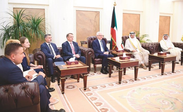 رئيس مجلس الأمة مرزوق الغانم خلال استقباله وزير الخارجية الپولندي﻿
